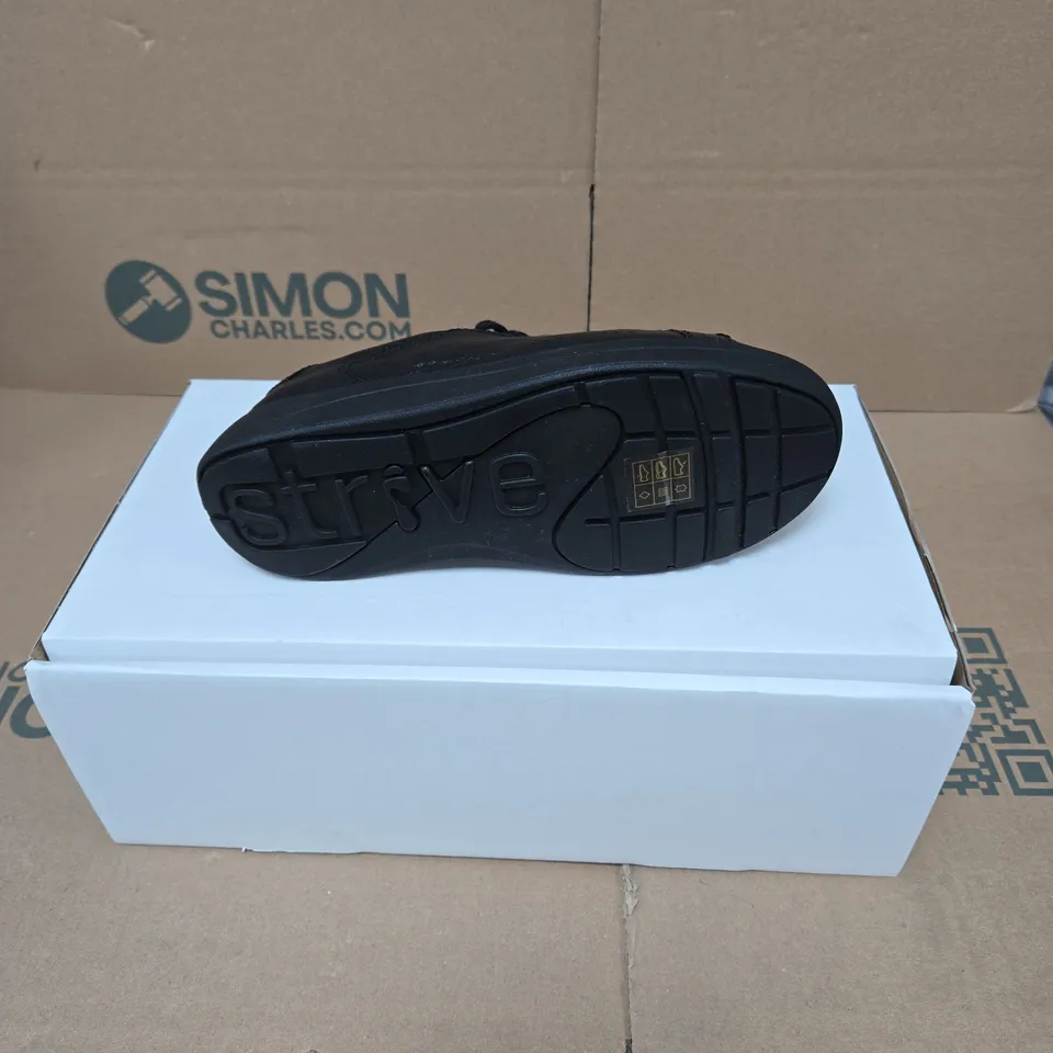 STRIVE DAKOTA LACE UP TRAINERS BLACK UK 3 BOXED