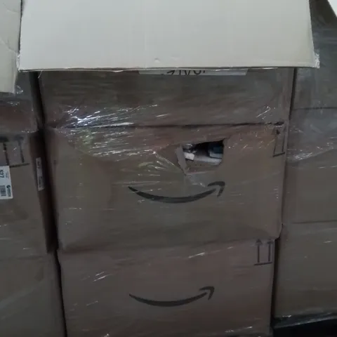 PALLET CONTAINING A LARGE QUANTITY OF PHONE CASES,SCREEN PROTECTORS 