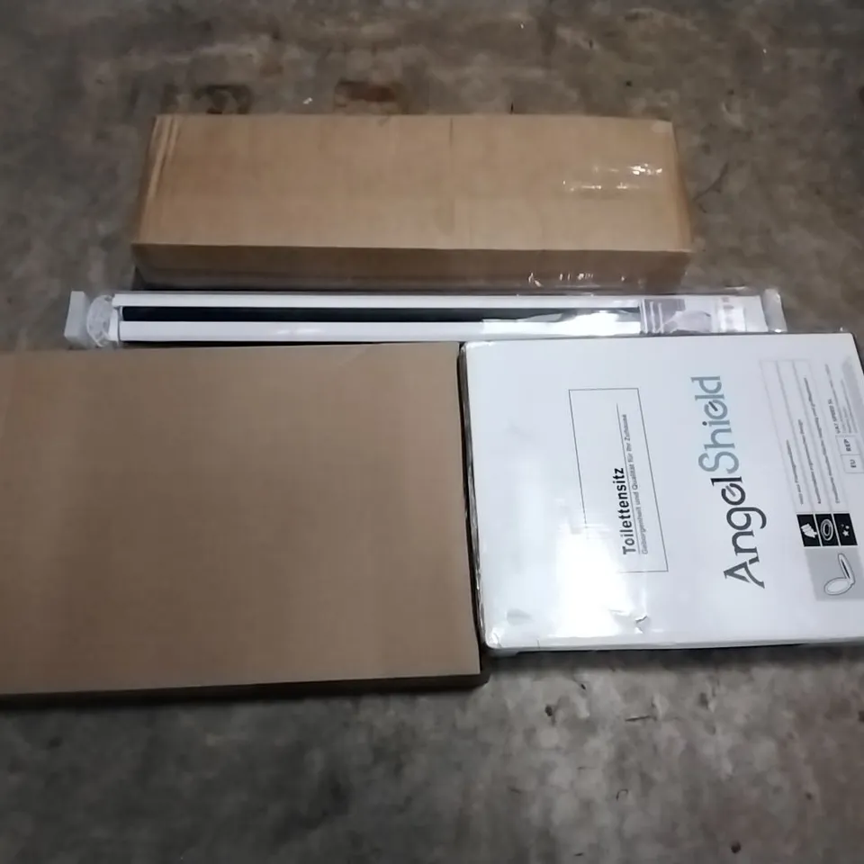 PALLET OF HOUSEHOLD ITEMS TO INCLUDE CLOTHES AIRER, BLINDS,PICTURE FRAME, TOILET SEAT, AND OTHER ASSORTED ITEMS...