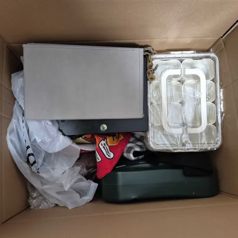 BOX OF APPROXIMATELY 14 ASSORTED ITEMS TO INCLUDE: TILL LOCKBOX WITH KEYS