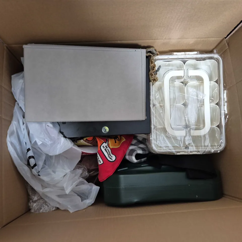 BOX OF APPROXIMATELY 14 ASSORTED ITEMS TO INCLUDE: TILL LOCKBOX WITH KEYS