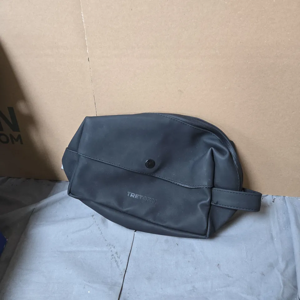 BOX OF ASSORTED CLOTHING ITEMS INCLUDING SKECHERS BLACK TRAINERS, TRETORN WAIST BAG, GREEN PADDED JACKET & PINK GARMENT