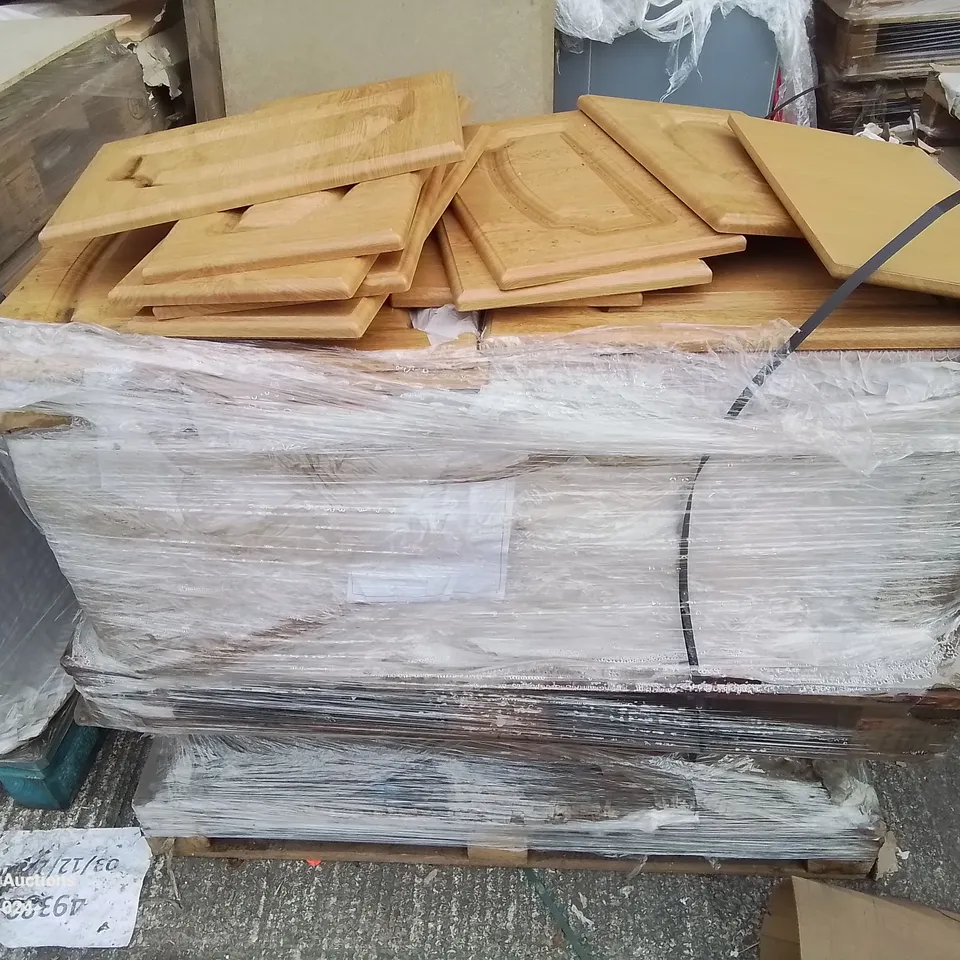 PALLET OF LARGE QUANTITY OF KITCHENS/BEDROOM REPLACEMENT CABINET DOOR/DRAWER/END PANELS IN ASSORTED SIZES