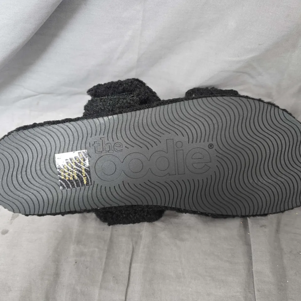 UNBOXED PAIR OF THE OODIE TWO STRAP SHERPA SLIDES IN BLACK - SIZE 42-43