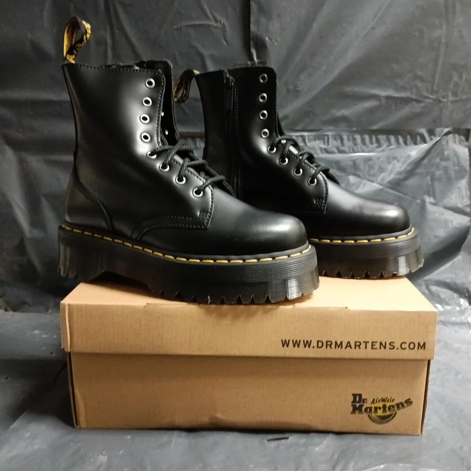 BOXED PAIR OF DR MARTENS JADON ANKLE BOOTS IN BLACK SIZE UK 6