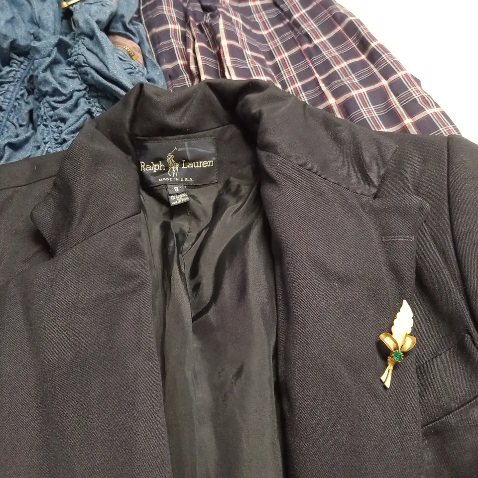 LARGE QUANTITY OF ASSORTED VINTAGE CLOTHING ITEMS TO INCLUDE RALPH LAUREN AND LOUIS FERAUD