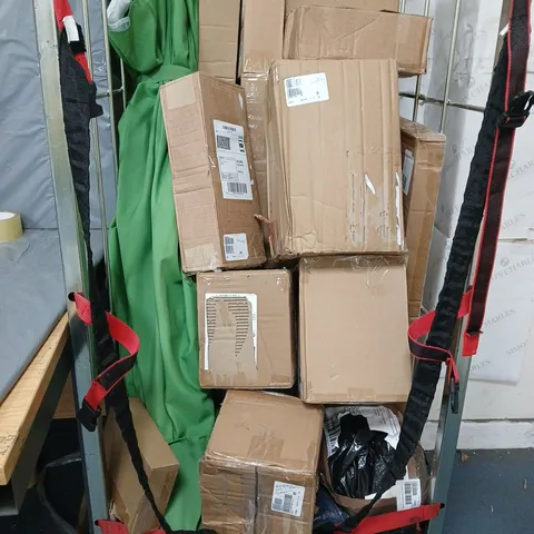 CAGE OF APPROXIMATELY 15 ASSORTED HOUSEHOLD ITEMS TO INCLUDE DECORATIVE ITEMS, ETC - COLLECTION ONLY