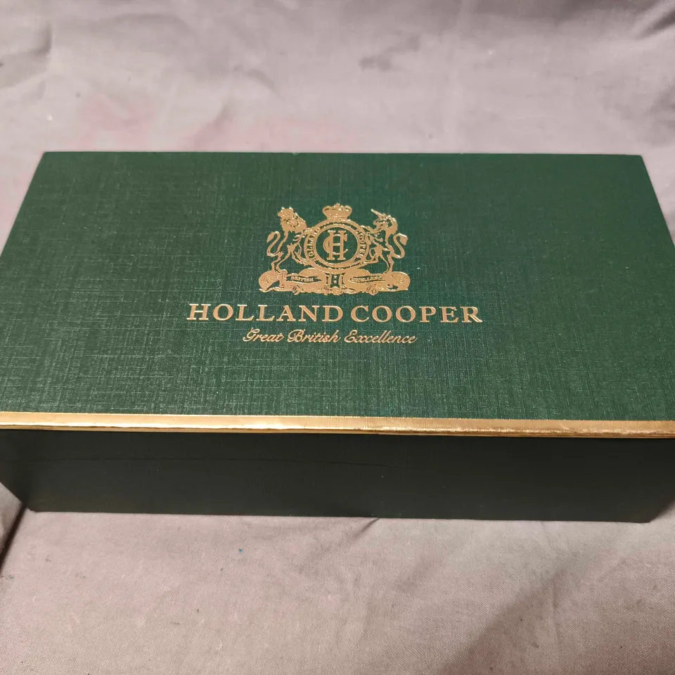 HOLLAND COOPER SUNGLASSES – WHITE FRAME WITH BLACK LENSES, BOXED WITH LEATHER CASE