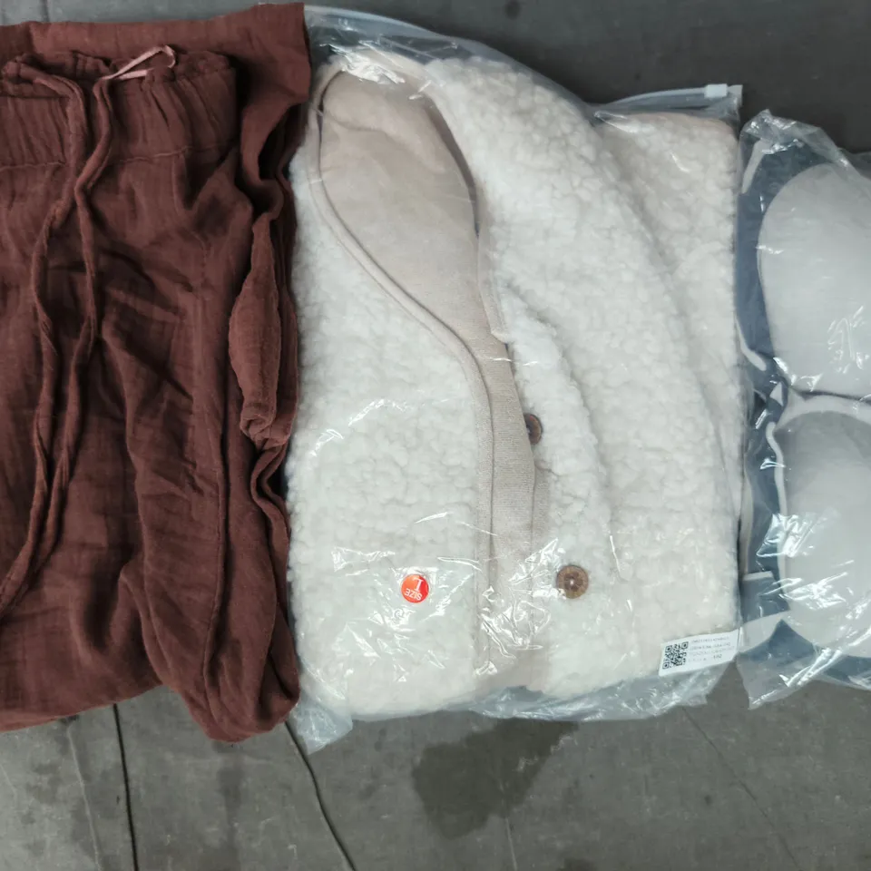 APPROXIMATELY 20 ASSORTED CLOTHING AND FASHION PRODUCTS IN VARIOUS STYLES AND SIZES - COLLECTION ONLY