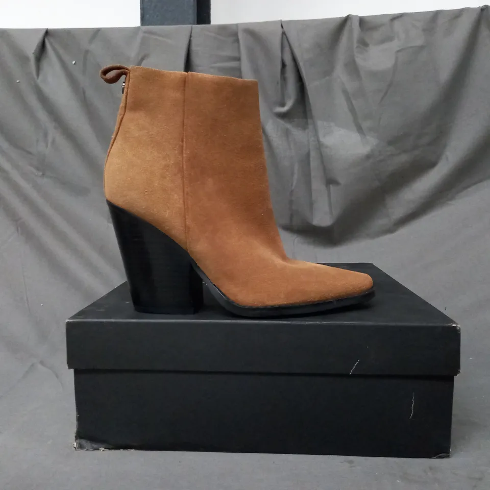 BOXED PAIR OF KENDALL + KYLIE CLIVE SUEDE ANKLE BOOTS IN BROWN SIZE 5/5M