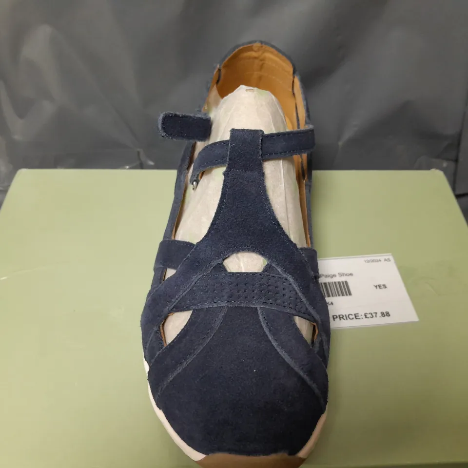 BOXED FREE SPIRIT PAIGE SANDALS IN NAVY - SIZE 4