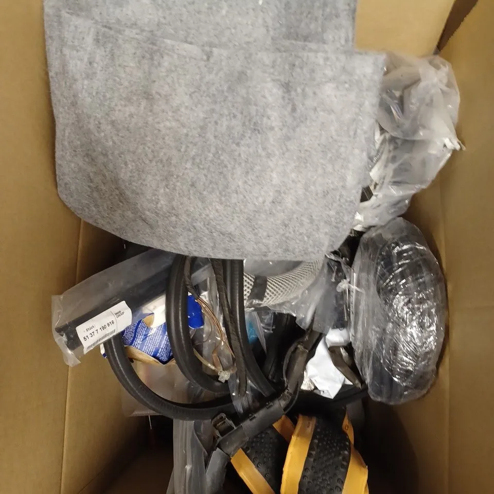 BOX OF APPROXIMATELY 20 ASSORTED VEHICULAR PRODUCTS TO INCLUDE REPLACEMENT WING MIRROR, WISHBONE BRUSH, INNER BICYCLE TUBE ETC 