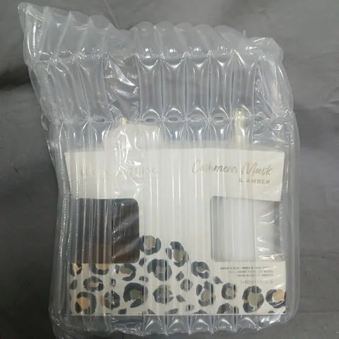 THE LUXURY BATHING COMPANY CASHMERE MUSK & AMBER HAND WASH & HAND CREAM DUO 