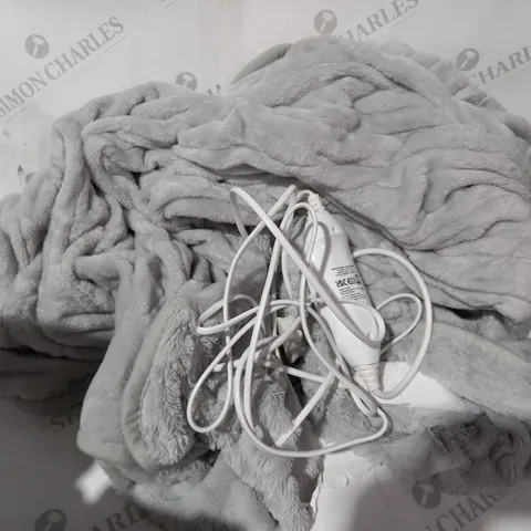 COZEE HOME VELVETSOFT HEATED THROW IN LIGHT GREY