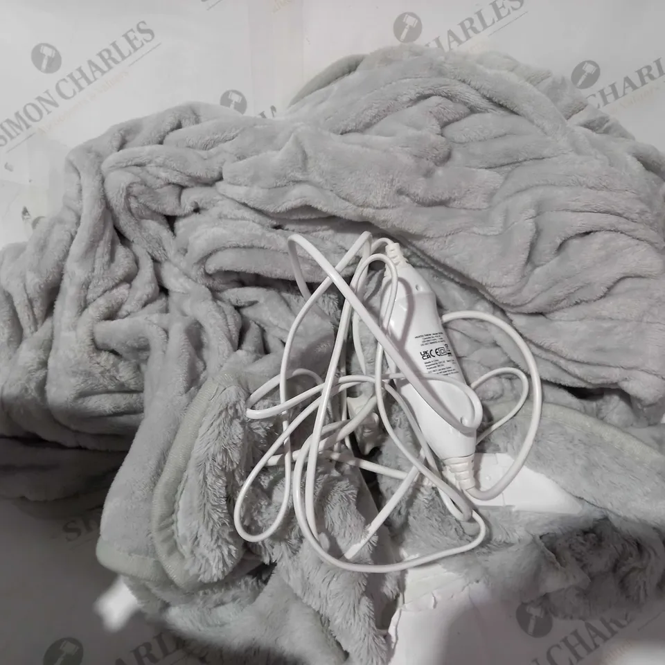 COZEE HOME VELVETSOFT HEATED THROW IN LIGHT GREY