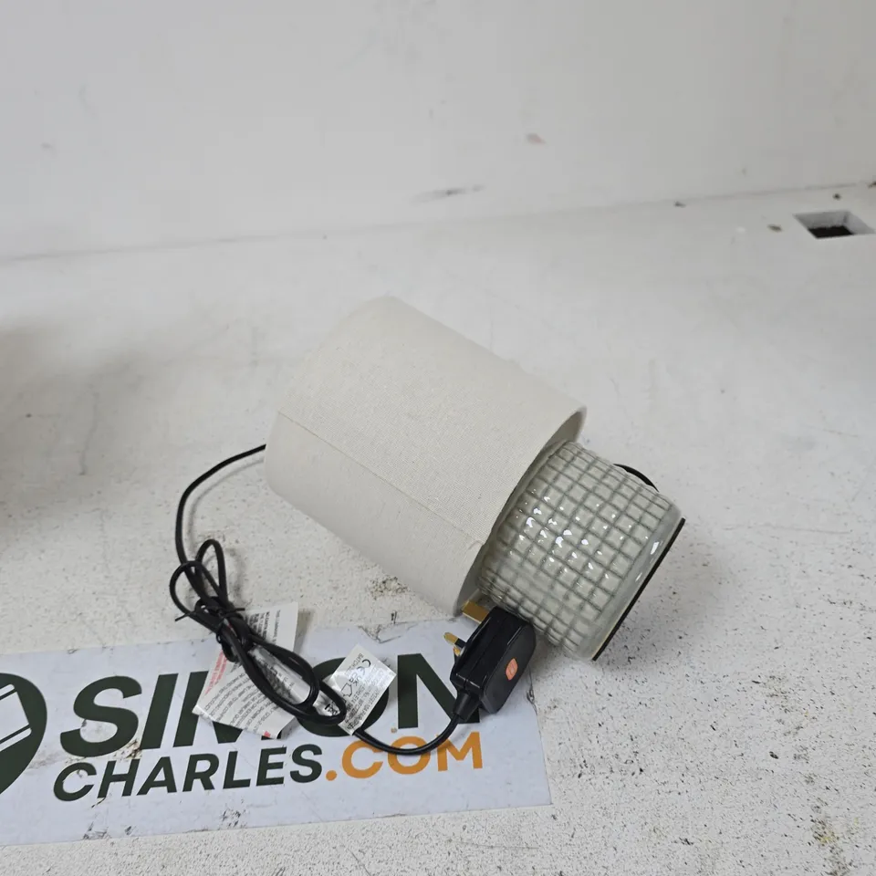 TABLE LAMP WITH OFF-WHITE FABRIC SHADE AND GRID-TEXTURED BASE