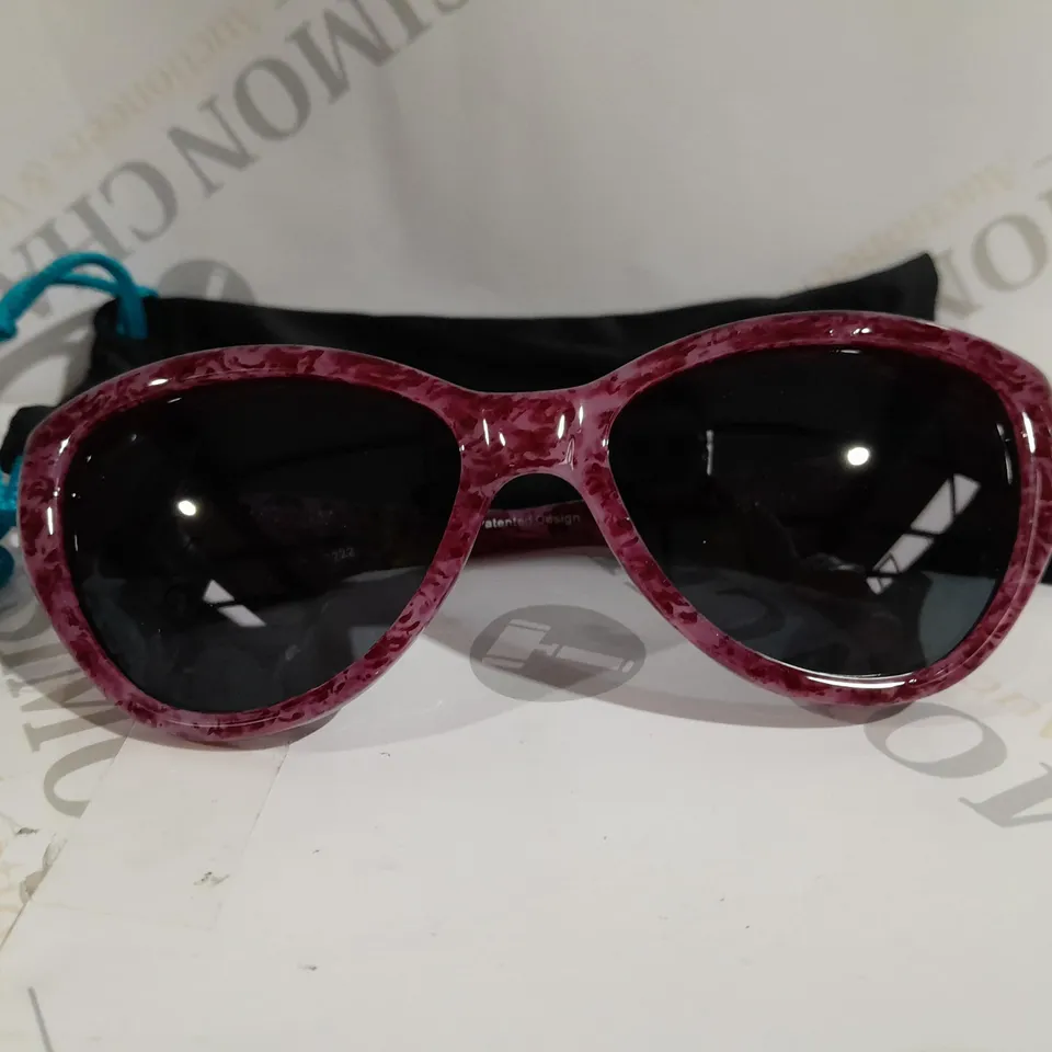 PAIR OF JPE FLOWER SUNGLASSES IN RASPBERRY