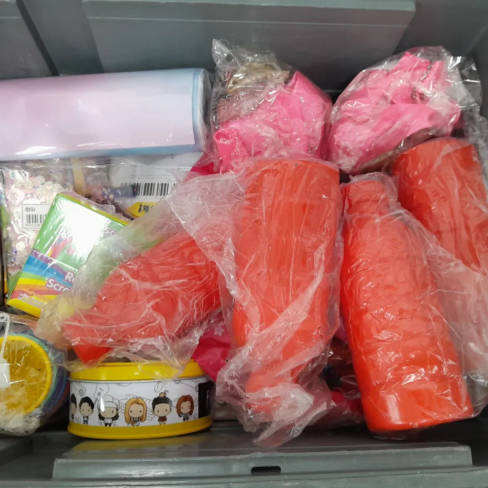 APPROXIMATELY 20 ASSORTED TOYS & GAMES PRODUCTS TO INCLUDE INFLATABLE FOOTBALL, UNO CARD GAME, ARSENAL PRIME TOY BOTTLE, ETC