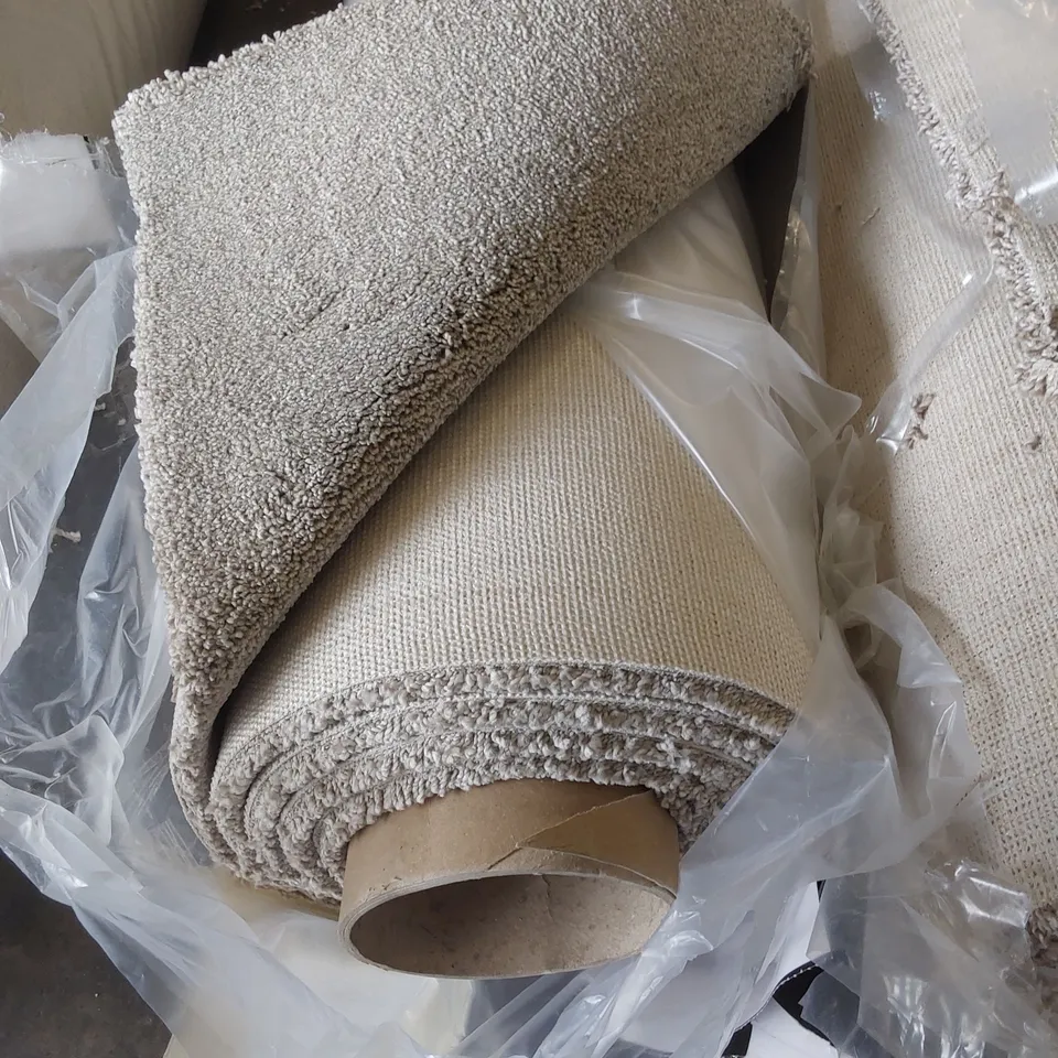 ROLL OF QUALITY EC HEARTLAND ULTRA BROADHEATH CARPET // APPROX SIZE: 5 X 3m