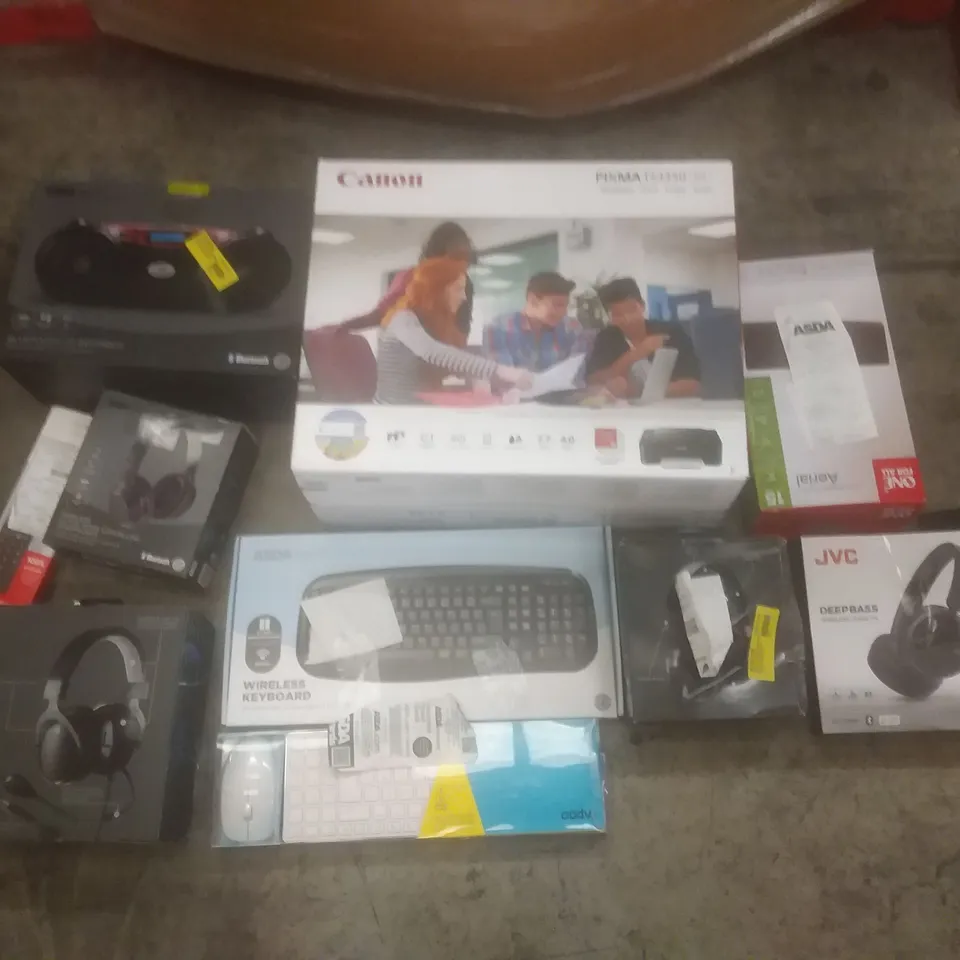 PALLET OF LARGE AMOUNT OF ASSORTED PRODUCTS TO INCLUDE PRINTERS, BOOMBOXES, AND WIRELESS KEYBOARDS ETC