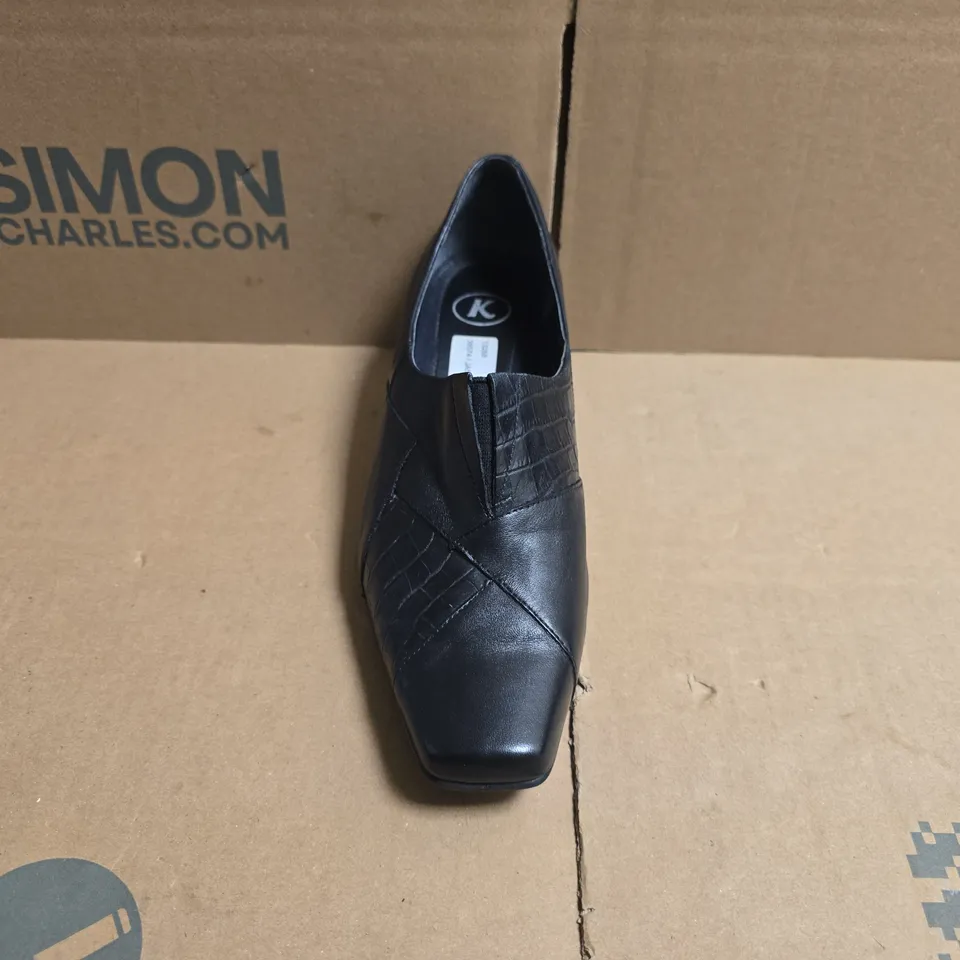 BOXED PAIR OF K CLOSED TOE BLOCK HEEL SHOES IN BLACK SIZE 6