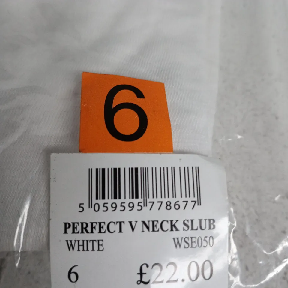 CREW CLOTHING COMPANY PERFECT V-NECK SLUB WHITE T-SHIRT – UK SIZE 6 