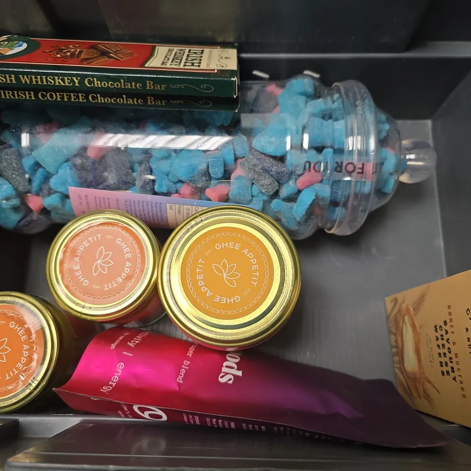 APPROXIMATELY 8 ASSORTED FOOD ITEMS TO INCLUDE -GUINNESS MINI PINTS , IRISH CREAM LIQUEUR , DAIRY CREAM FUDGE ETC