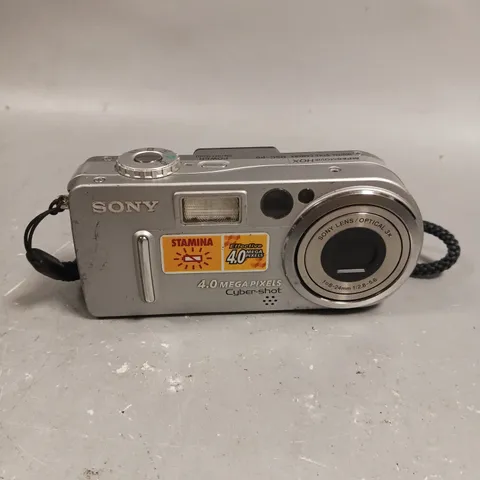 SONY CYBERSHOT DSC-P9 DIGITAL CAMERA