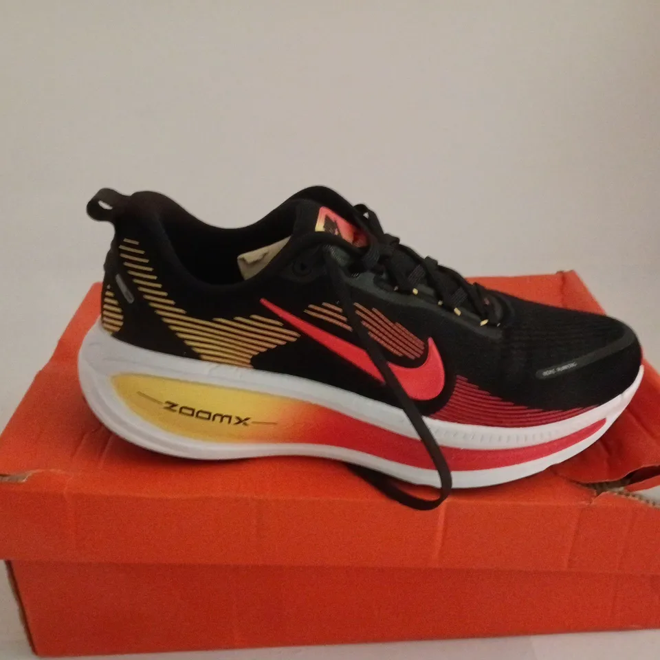 NIKE ZOOM X BLACK/MULTI TRAINERS SIZE UK 10 BOXED