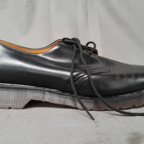 PAIR OF DR MARTENS LACE-UP SHOES IN BLACK SIZE 11