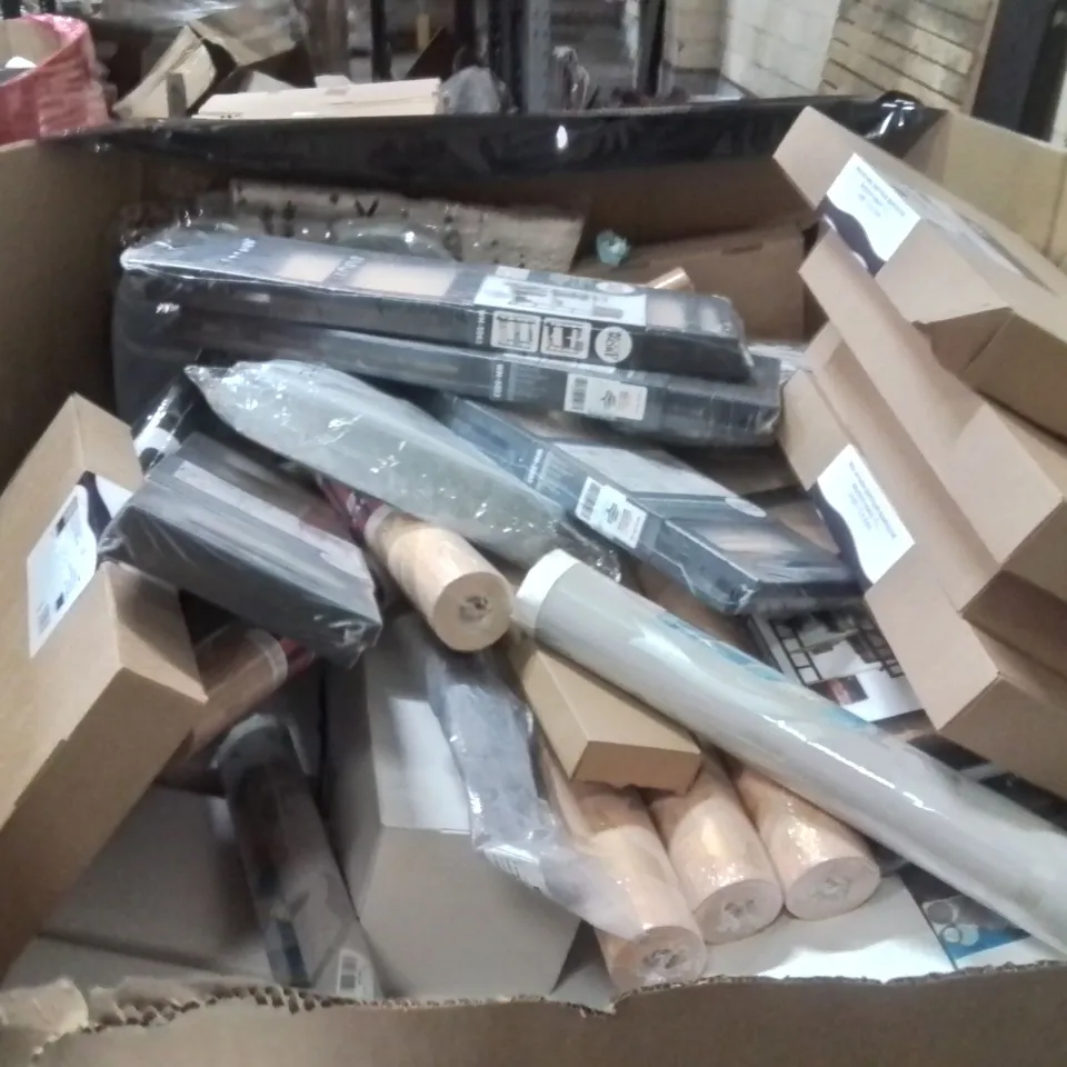 PALLET OF ASSORTED HOUSEHOLD GOODS AND PRODUCTS TO INCLUDE;STEP LADDER,VILEDA MOPPING SET,COOLING BED&LEG WEDGE