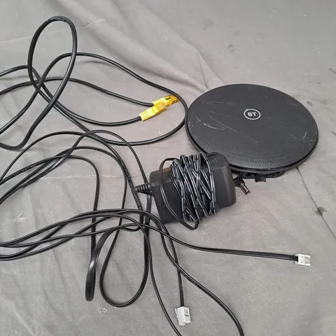 APPROXIMATELY 15 ASSORTED ELECTRICAL ITEMS TO INCLUDE TELEPHONE CABLES, BT HUB AND POWER PLUGS
