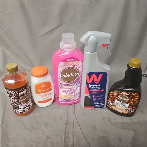 APPROXIMATELY 15 ASSORTED HOUSEHOLD LIQUID PRODUCTS TO INCLUDE FABULOSA ALL PURPOSE CLEANER, ROLLER PAINT, WPRO OVEN & GRILL DETERGENT, ETC - COLLECTION ONLY