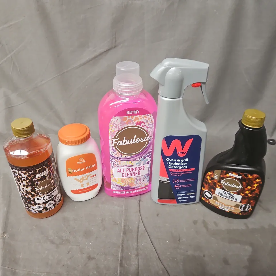 APPROXIMATELY 15 ASSORTED HOUSEHOLD LIQUID PRODUCTS TO INCLUDE FABULOSA ALL PURPOSE CLEANER, ROLLER PAINT, WPRO OVEN & GRILL DETERGENT, ETC - COLLECTION ONLY