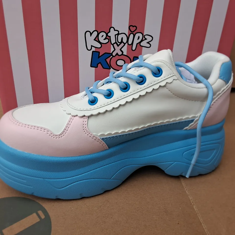 BRAND NEW BOXED KOI KETNIPZ BEAN SAYS HI CHUNKY TRAINERS IN BLUE - UK 6