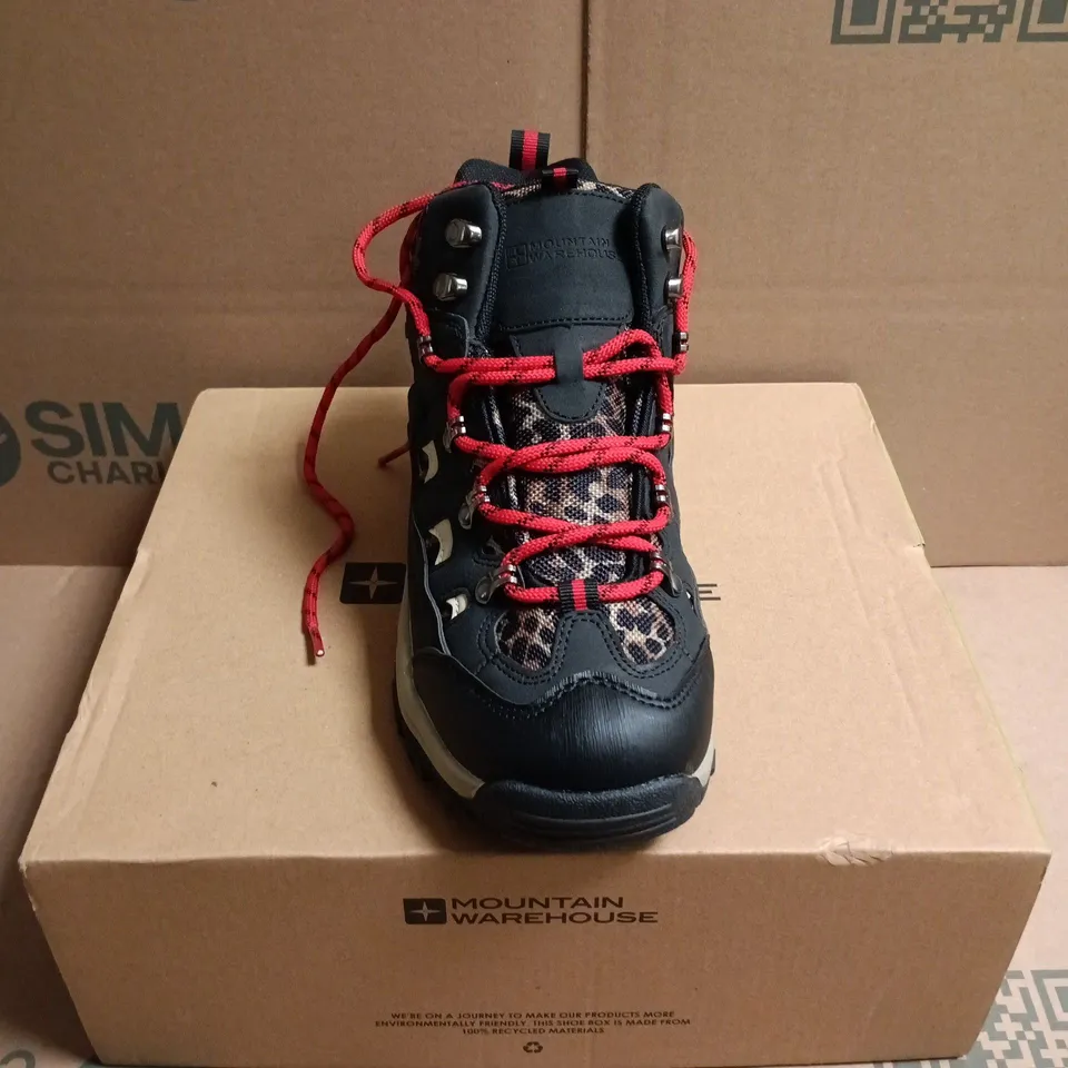 BOXED PAIR OF MOUNTAIN WAREHOUSE ADVENTURER WOMEN'S WATERPROOF HIKING BOOTS - 5
