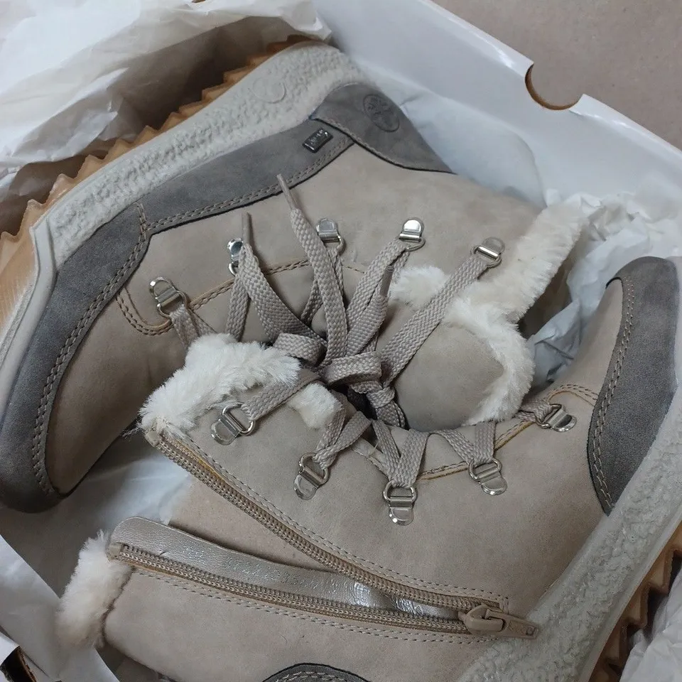 BOXED RIEKER ANTISTRESS WARM HIKING BOOTS, CREAM - SIZE 6.5