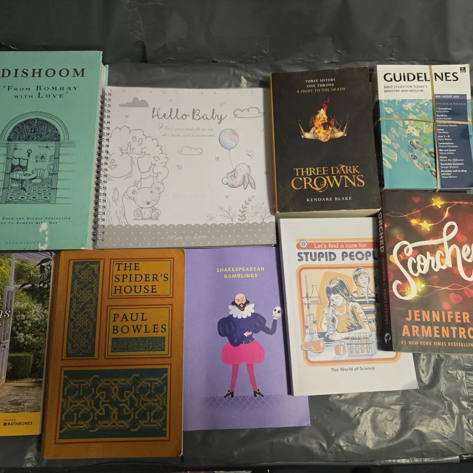 LARGE QUANTITY OF ASSORTED BOOKS TO INCLUDE D&D ADVENTURER, GINSPIRATION AND VARIOUS REFERENCE BOOKS AND NOVELS