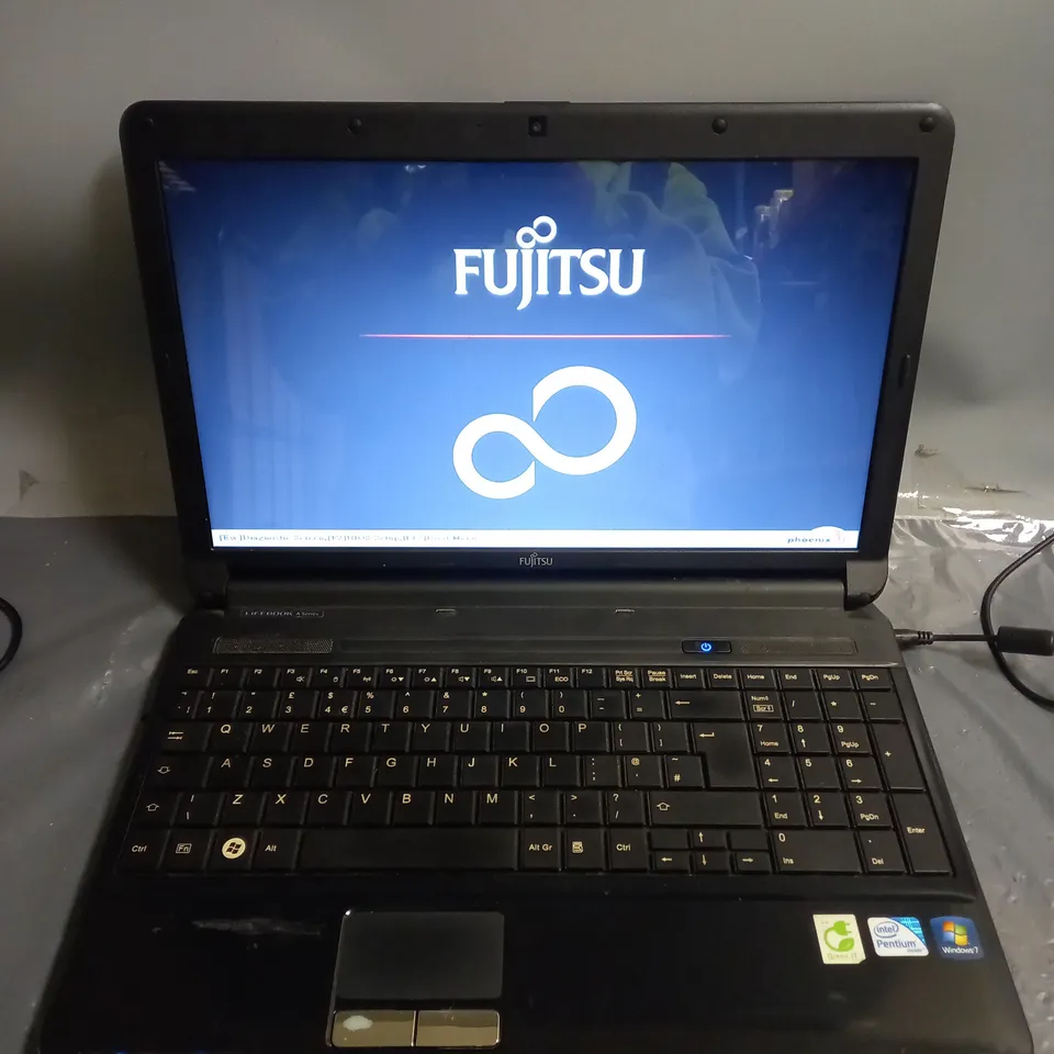 FUJITSU LIFEBOOK AH530 INTEL PENTIUM INSIDE WINDOWS 7