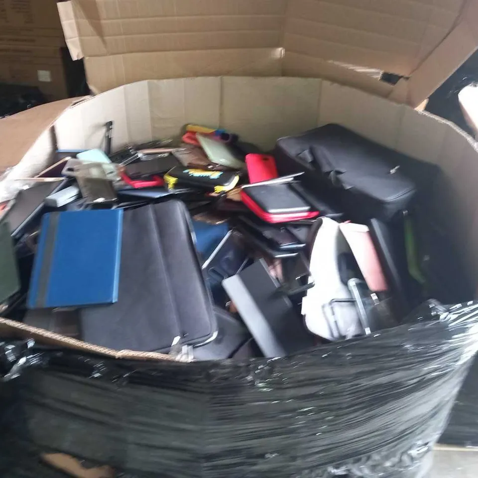 PALLET OF A SIGNIFICANT QUANTITY OF ASSORTED ELECTRICAL ACCESSORIES, TO INCLUDE PHONE AND TABLET CASES, ETC