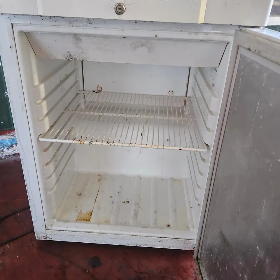 GRAM UNDER COUNTER FRIDGE WHITE