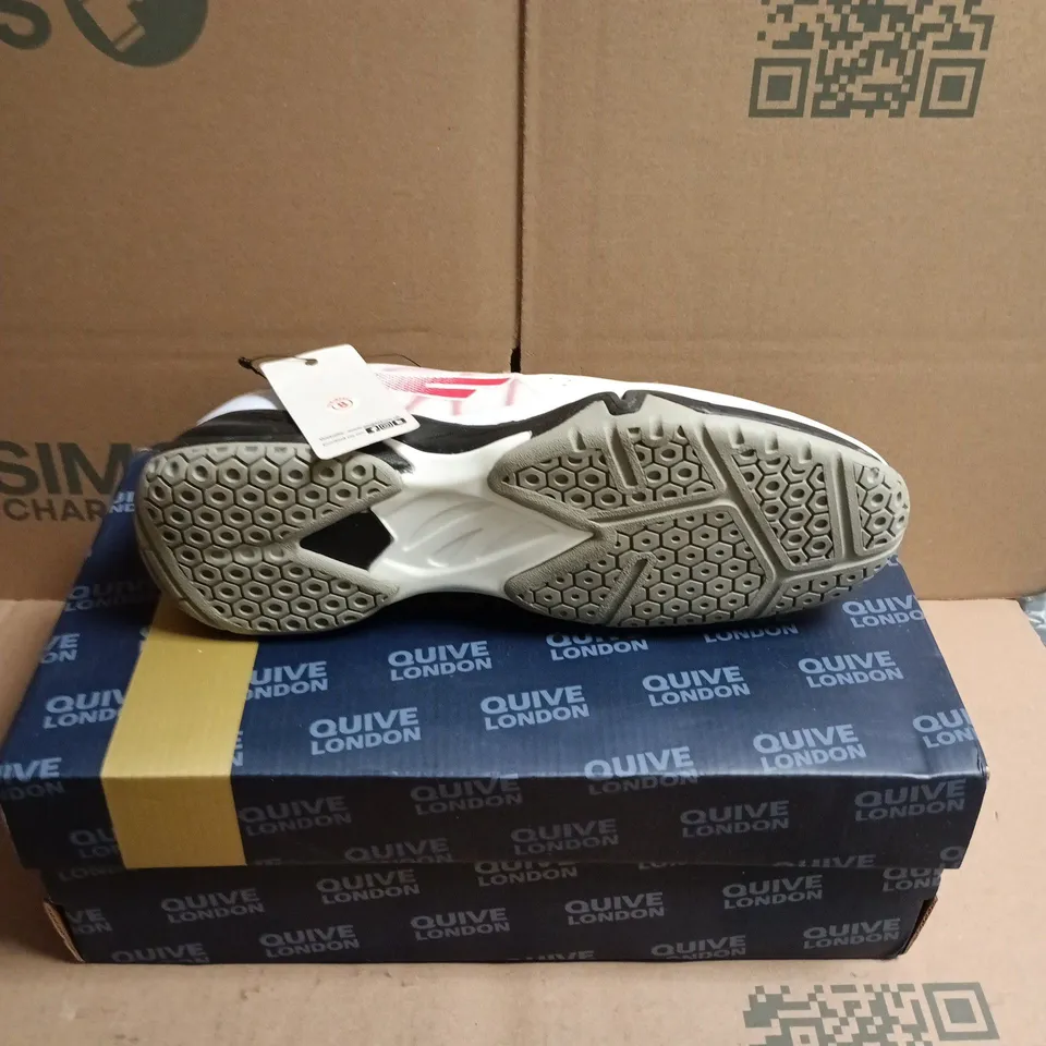 BOXED PAIR OF QUIVE SEGA RP24 BADMINTON/SQUASH COURT TRAINERS - 8