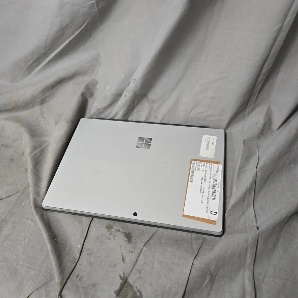 MICROSOFT SURFACE PRO 5 TABLET WITH KEYBOARD – I5-7300U, 8GB RAM, 256GB SSD, 12.3IN DISPLAY – SILVER