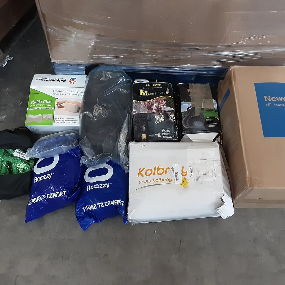 PALLET OF ASSORTED PRODUCTS TO INCLUDE EXPANDING HOSE, INOFIA LATEX MEMORY FOAM PILLOW, BAMBOO PILLOW, UMI PILLOWS, BCOZZY, NAIYEEMARS MEMORY FOAM LEG&KNEE PILLOW 