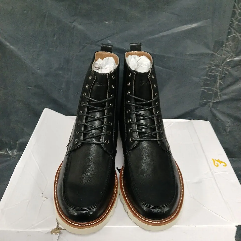 BOXED PAIR OF FARAH DAN BOOT - UK SIZE 7