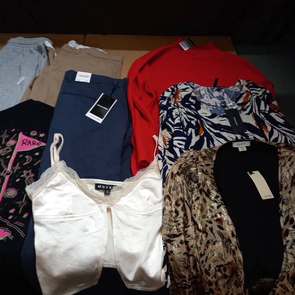 LARGE QUANTITY OF ASSORTED CLOTHING ITEMS TO INCLUDE OASIS, WALLIS AND JACK & JONES