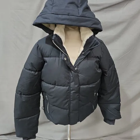 HOLLISTER HOODED PUFFER JACKET – BLACK WITH CREAM FAUX-FUR LINING, SIZE L