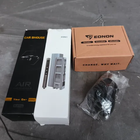 APPROXIMATELY 6 ASSORTED VEHICLE PARTS AND ACCESSORIES TO INCLUDE SCREWDRIVER SET, AIR FRESHENER, GEAR KNOB ETC - COLLECTION ONLY