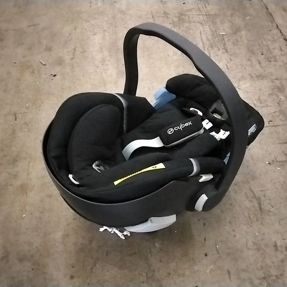 CYBER BLACK BABY CAR SEAT