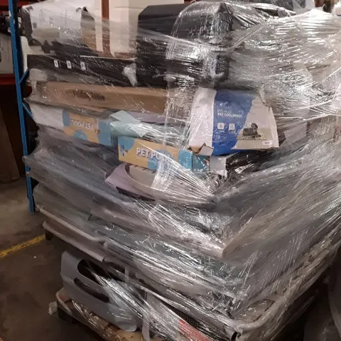 PALLET OF ASSORTED HOUSEHOLD GOODS AND PRODUCTS TO INCLUDES:SUITCASES,PADDED CAMPING CHAIRS,AIR FRYER